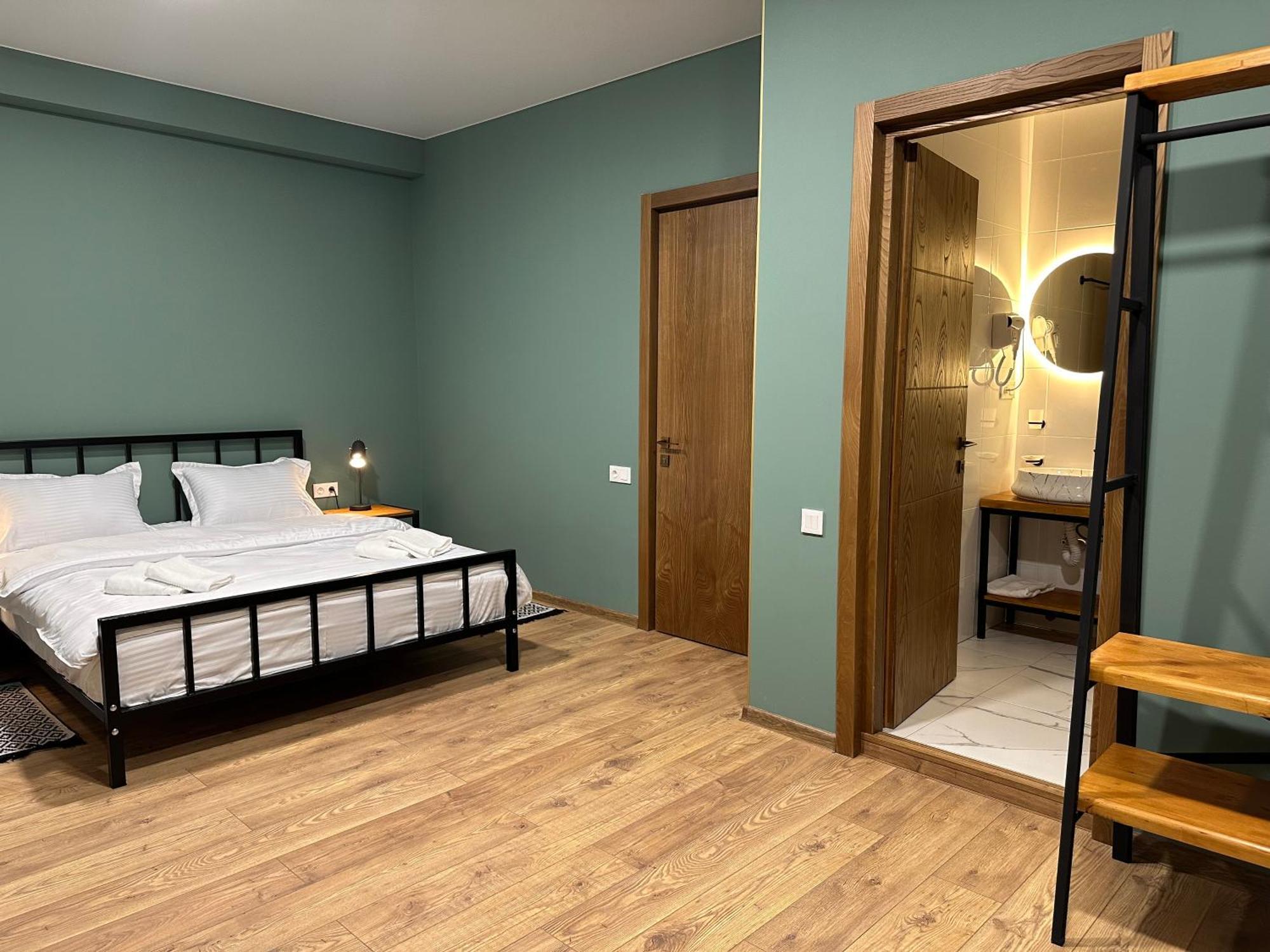 Hotel Mountime Kazbegi Экстерьер фото