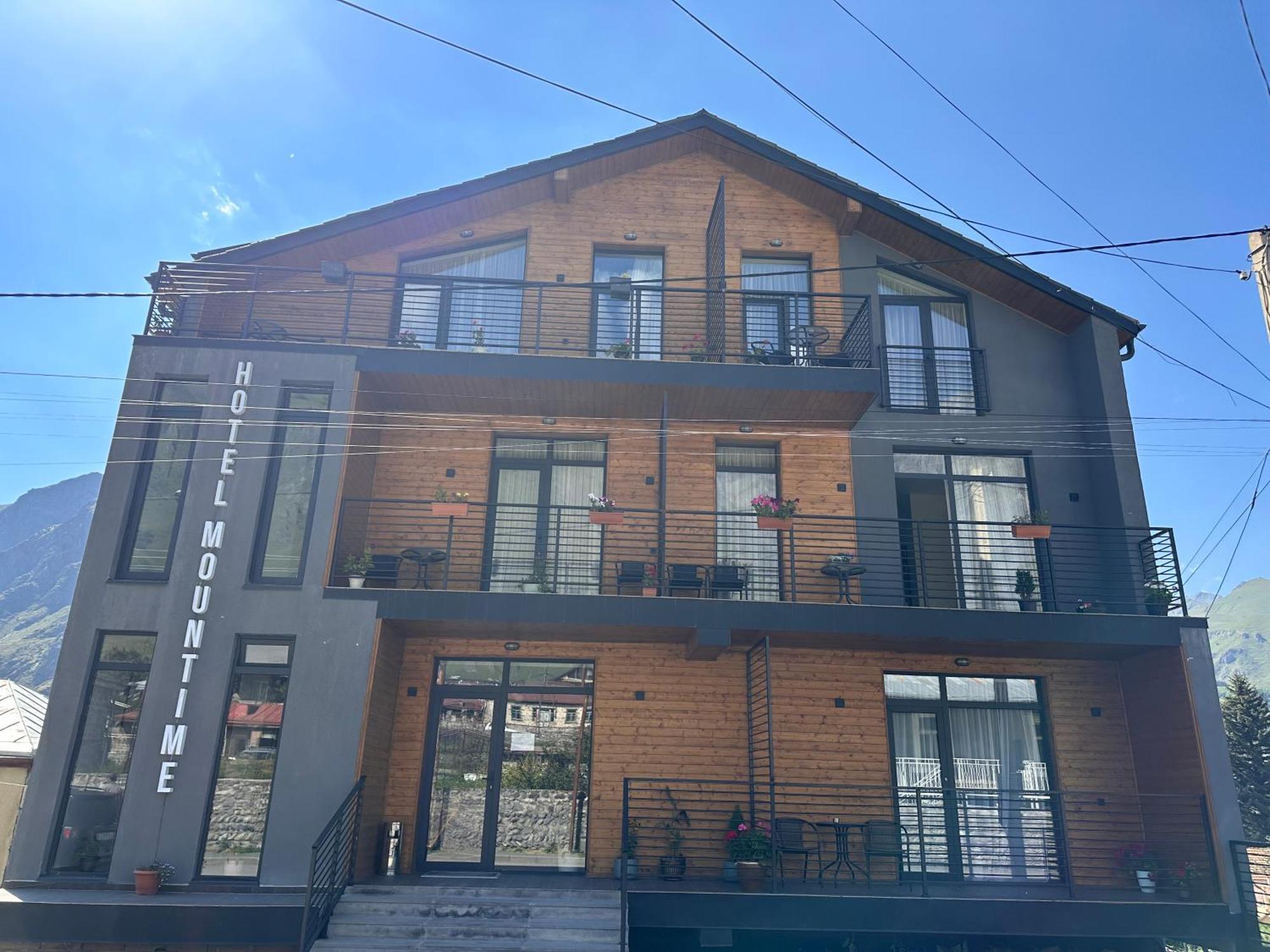 Hotel Mountime Kazbegi Экстерьер фото