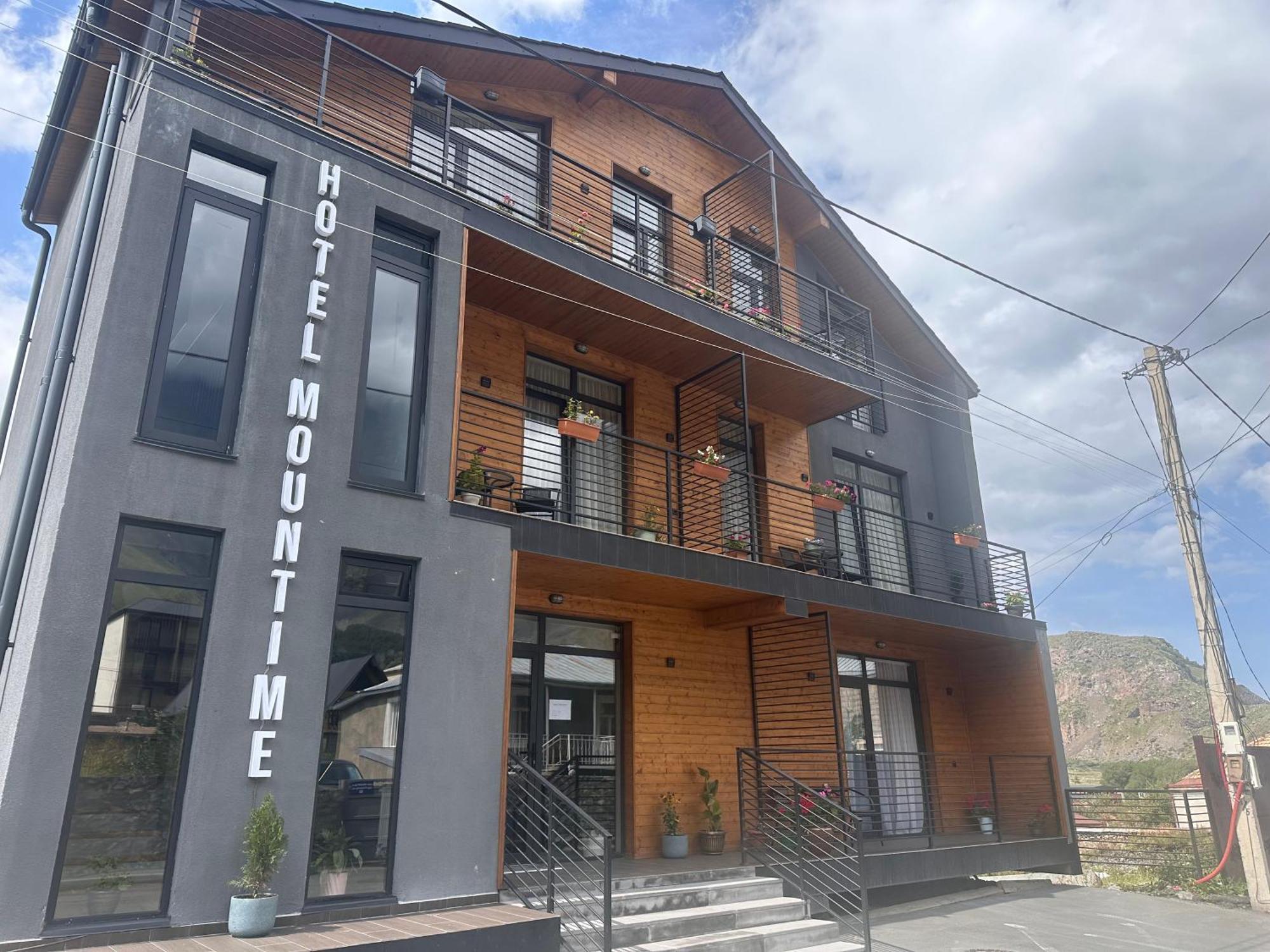 Hotel Mountime Kazbegi Экстерьер фото