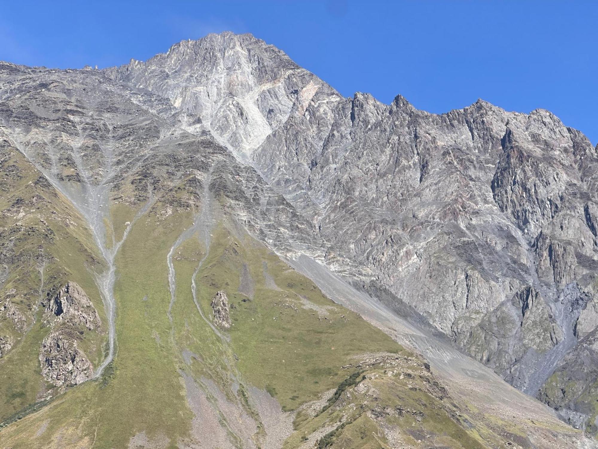 Hotel Mountime Kazbegi Экстерьер фото