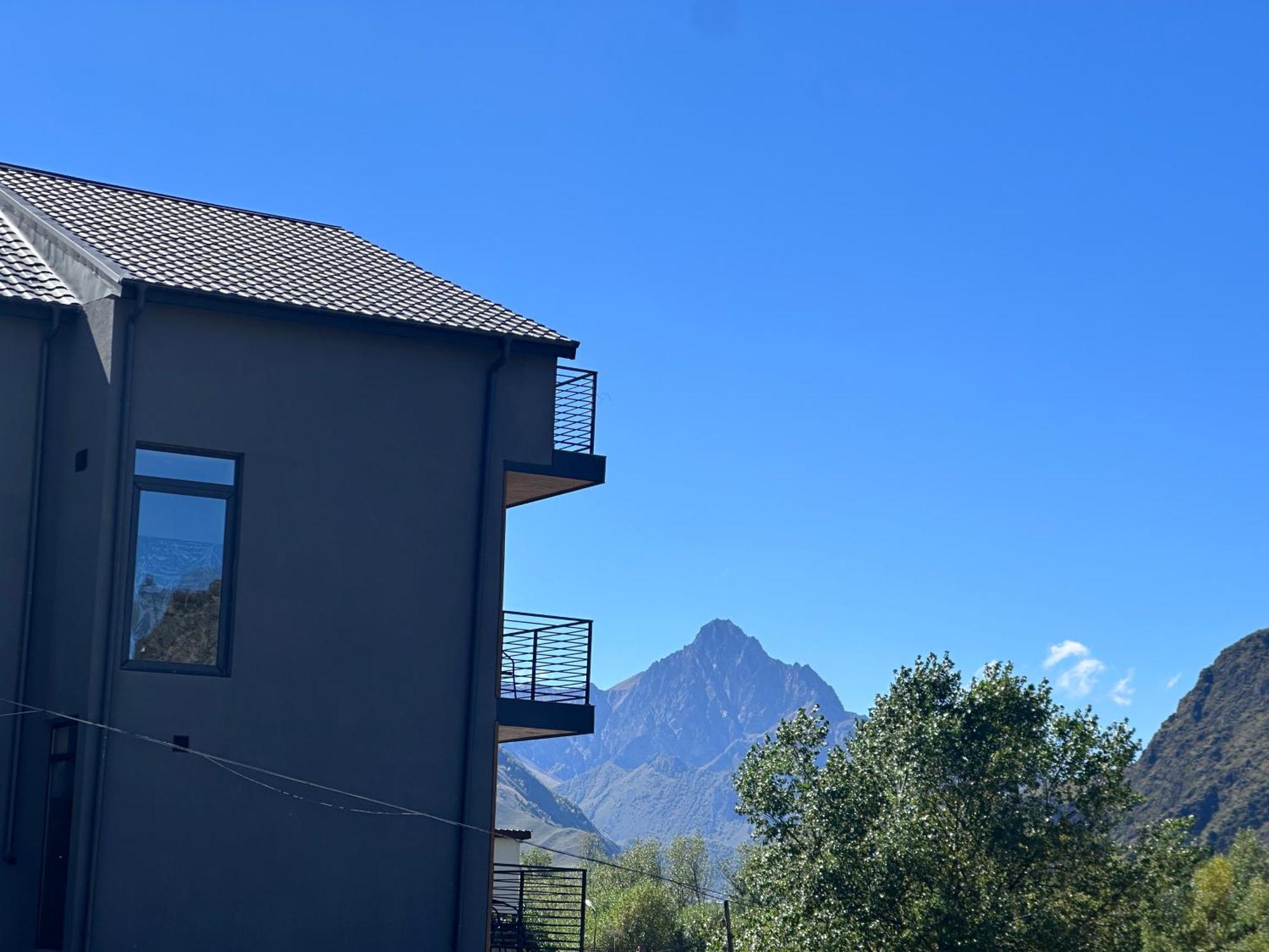 Hotel Mountime Kazbegi Экстерьер фото