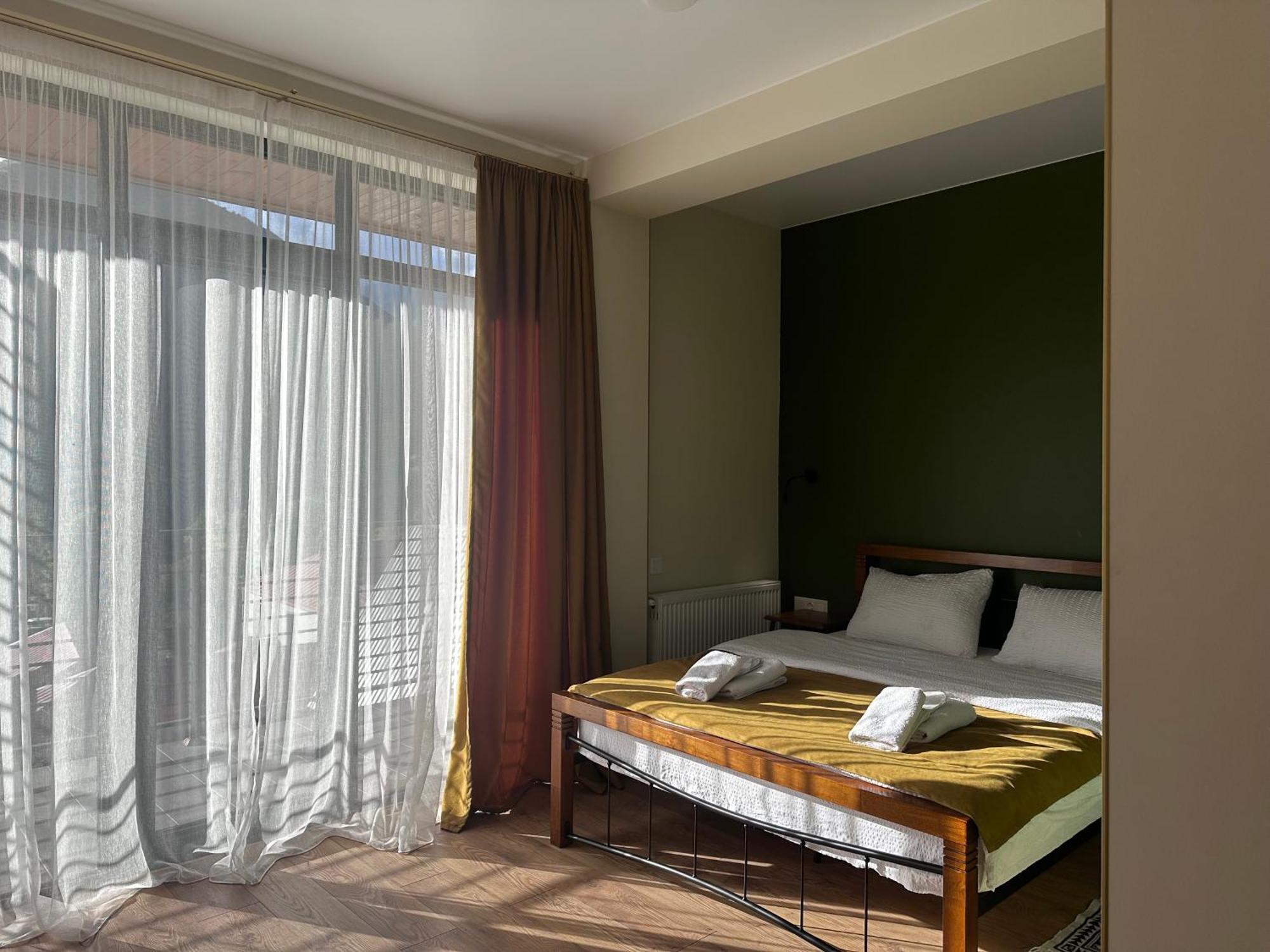 Hotel Mountime Kazbegi Экстерьер фото