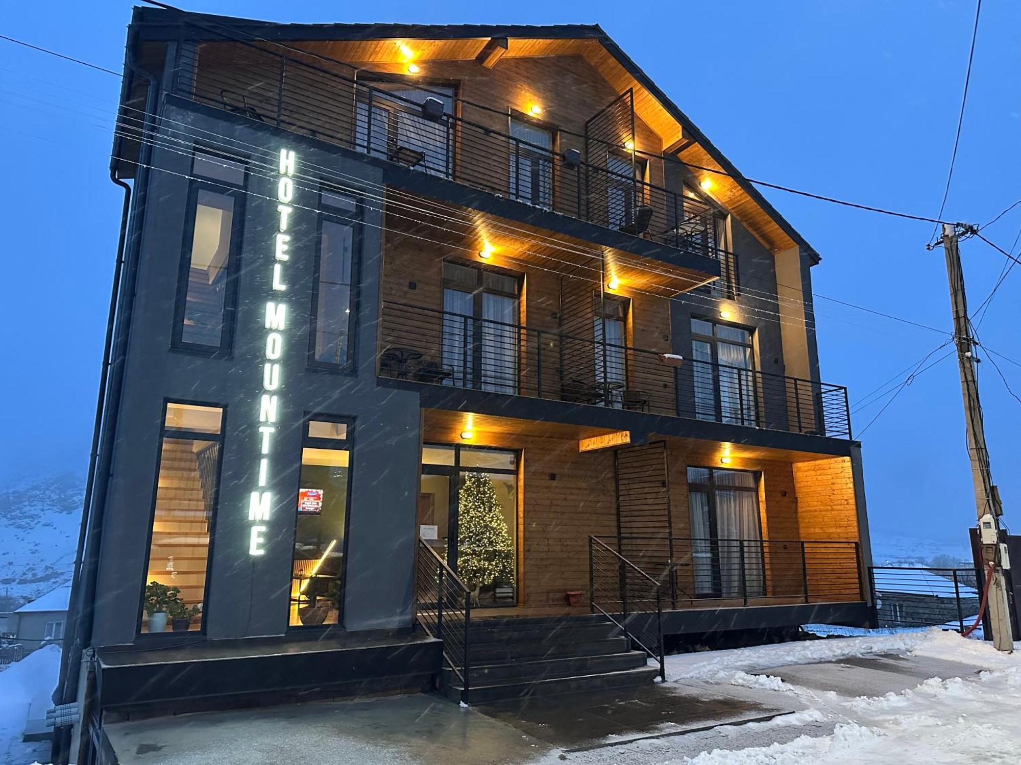Hotel Mountime Kazbegi Экстерьер фото